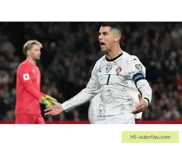 禁区交锋C罗手势示意少说多做