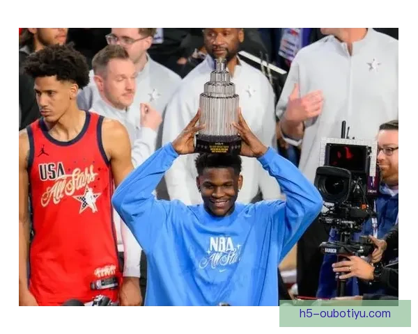 华子以10票完胜小卡当选全明星MVP